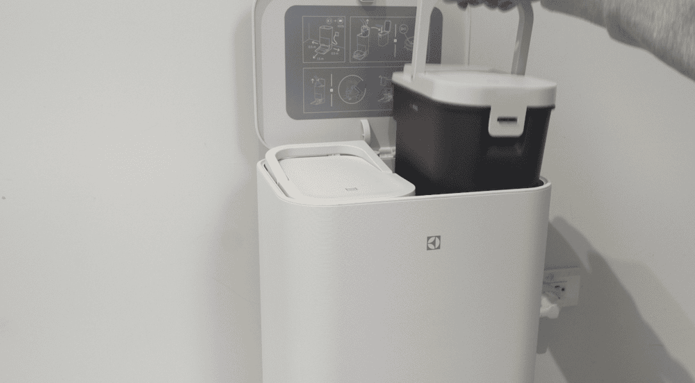 Electrolux 安心管家 800 掃拖機器人開箱|歐洲資安設計、自動集塵與熱水洗拖布解析 - 第10張圖 截圖 2026 03 25 晚上8.10.22